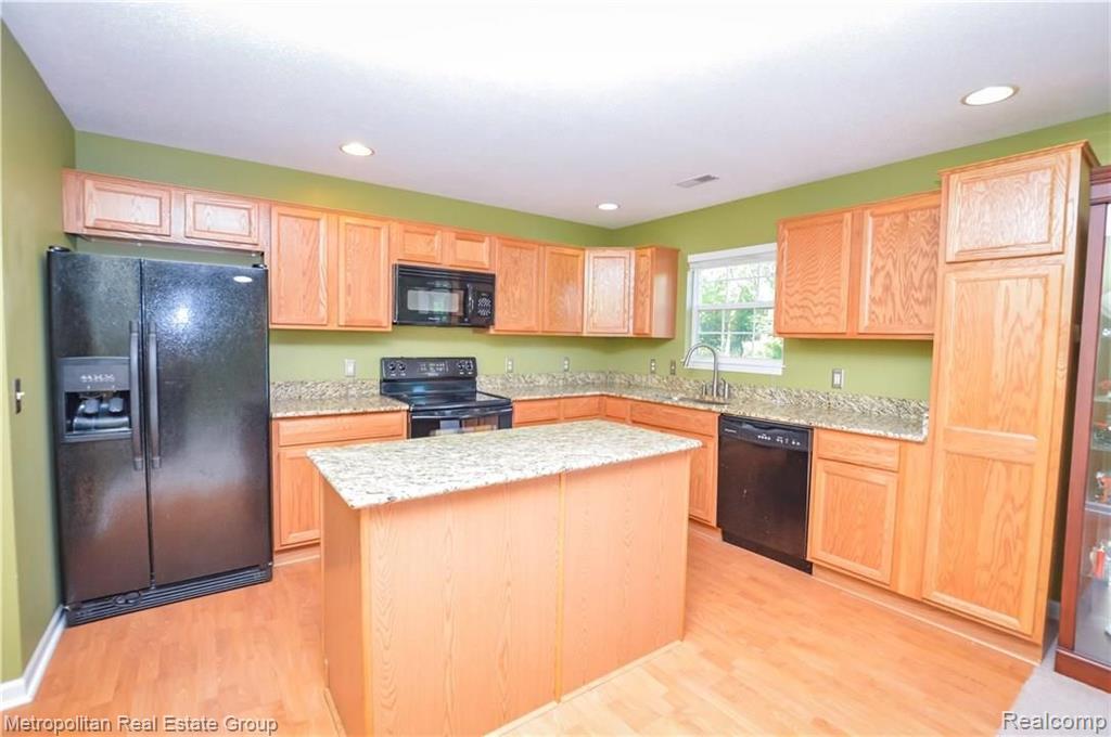 31623 Folsom Road Farmington Hills, MI 48336 - Photo 5 of 30