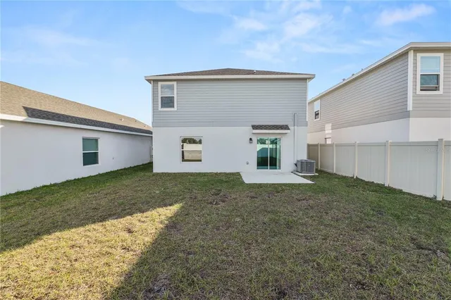 a view of a front of house with a yard