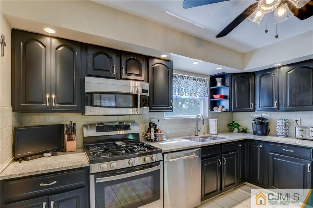 7 Continental Road Somerset, NJ 08873 - Photo 5 of 24 Gallery Image 5
