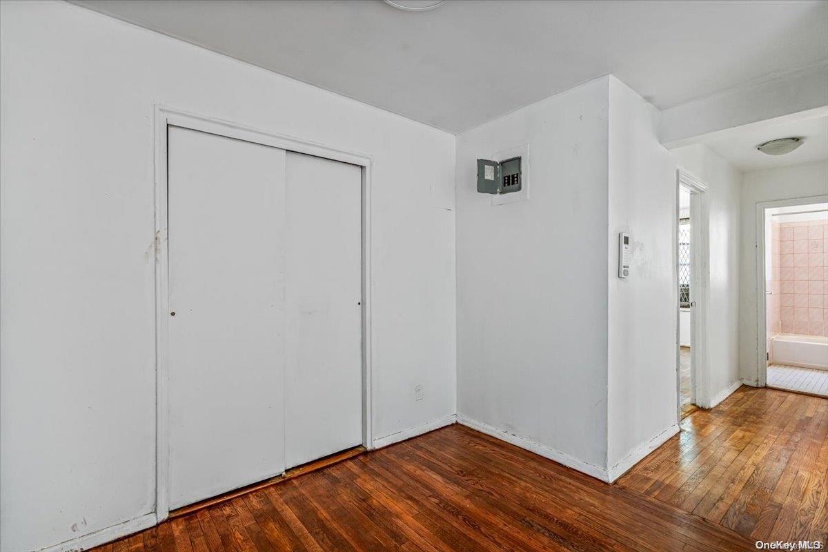 2860 Bailey Avenue, Unit 4F Bronx, NY 10463 - Photo 5 of 19 a view of empty room with wooden floor