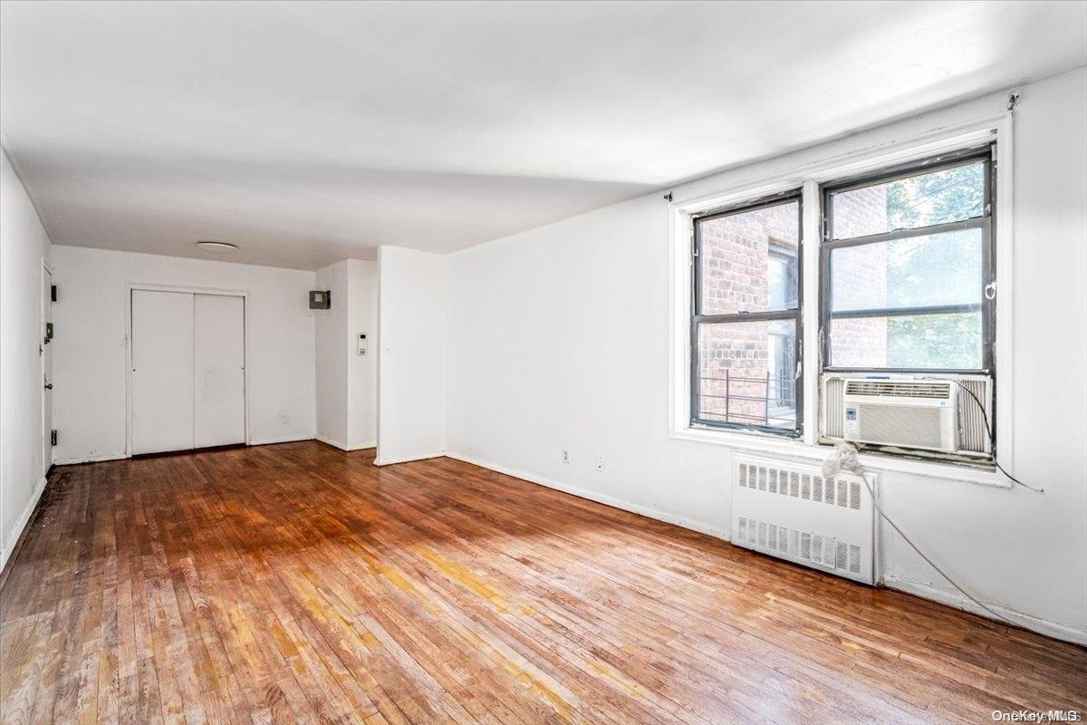 2860 Bailey Avenue, Unit 4F Bronx, NY 10463 - Photo 6 of 19 a bedroom with a bed and a window