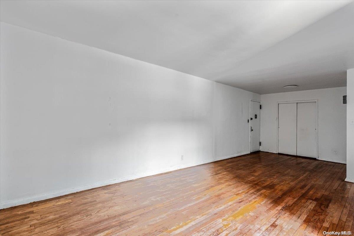 2860 Bailey Avenue, Unit 4F Bronx, NY 10463 - Photo 8 of 19 a view of empty room