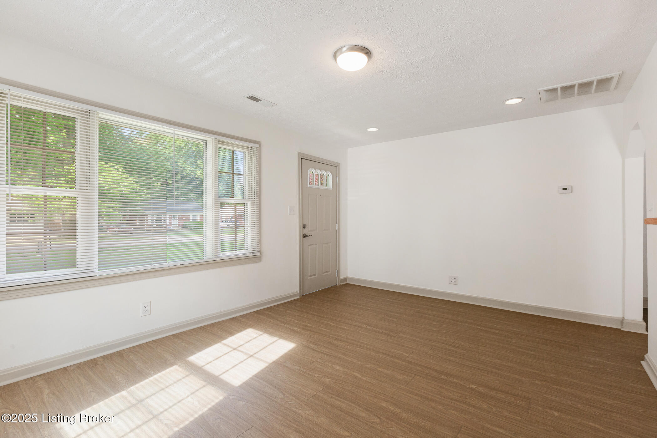 7802 Edna M Road Louisville, KY 40258 - Photo 7 of 35 16