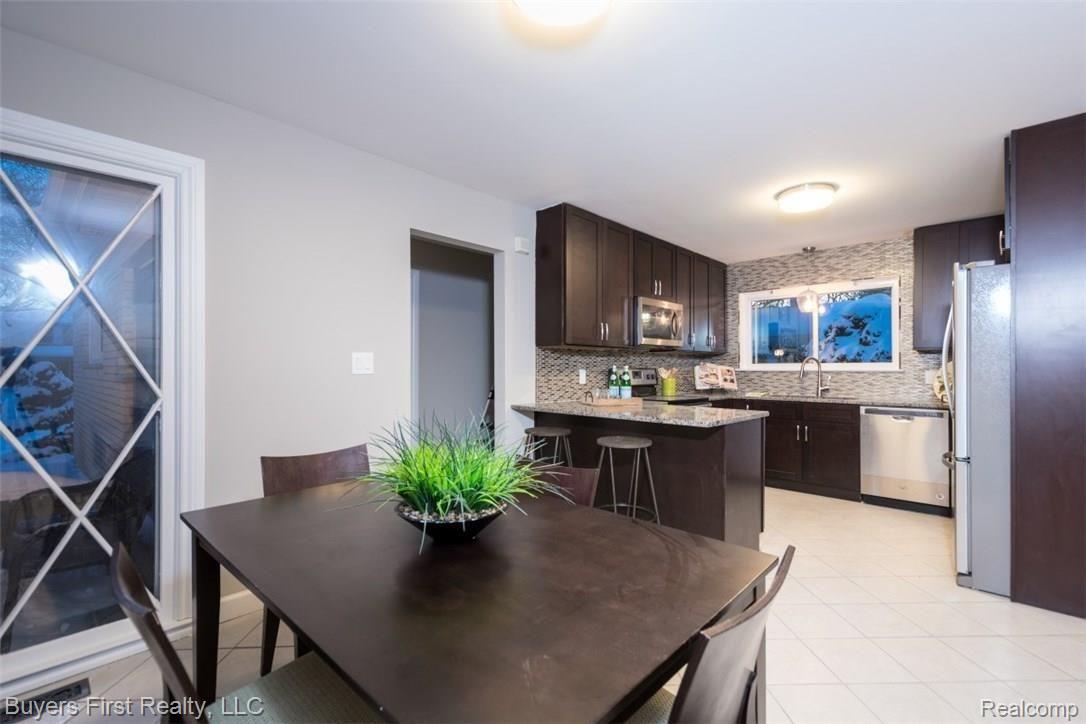 21130 Andover Road Southfield, MI 48076 - Photo 4 of 21 026.jpg