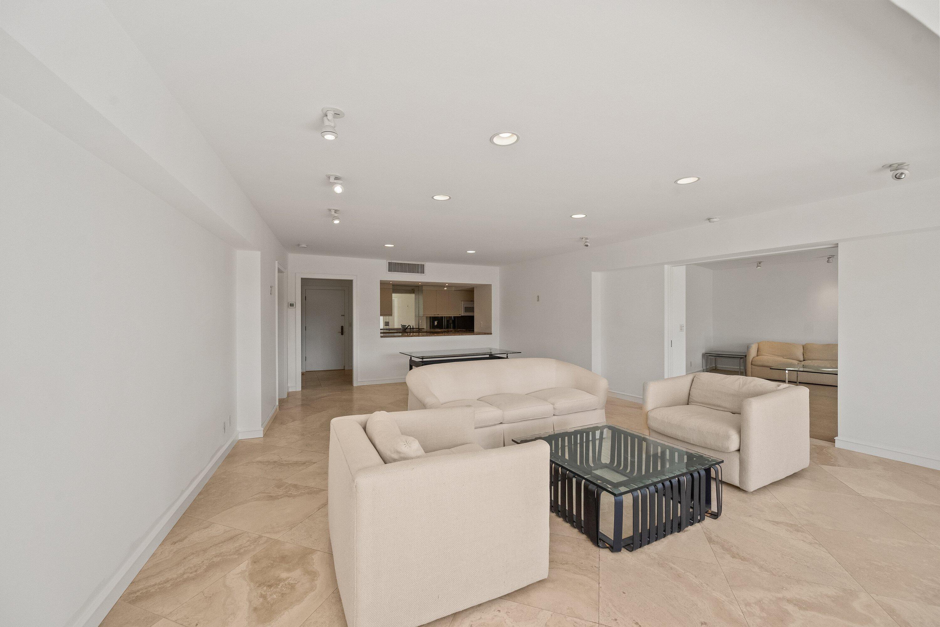 369 South Lake Drive, Unit 2E Palm Beach, FL 33480 - Photo 3 of 25 Living/Dining