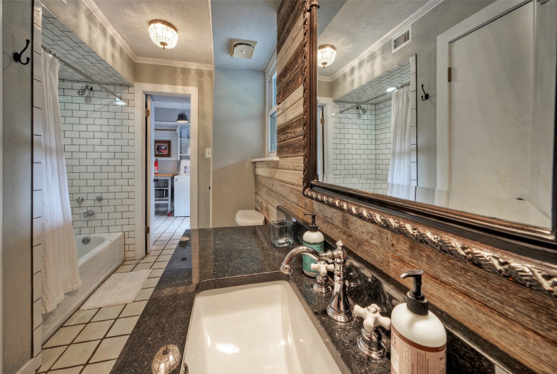 101 Arrowlake Road Wimberley, TX 78676 - Photo 31 of 40 a bathroom with a sink and a mirror