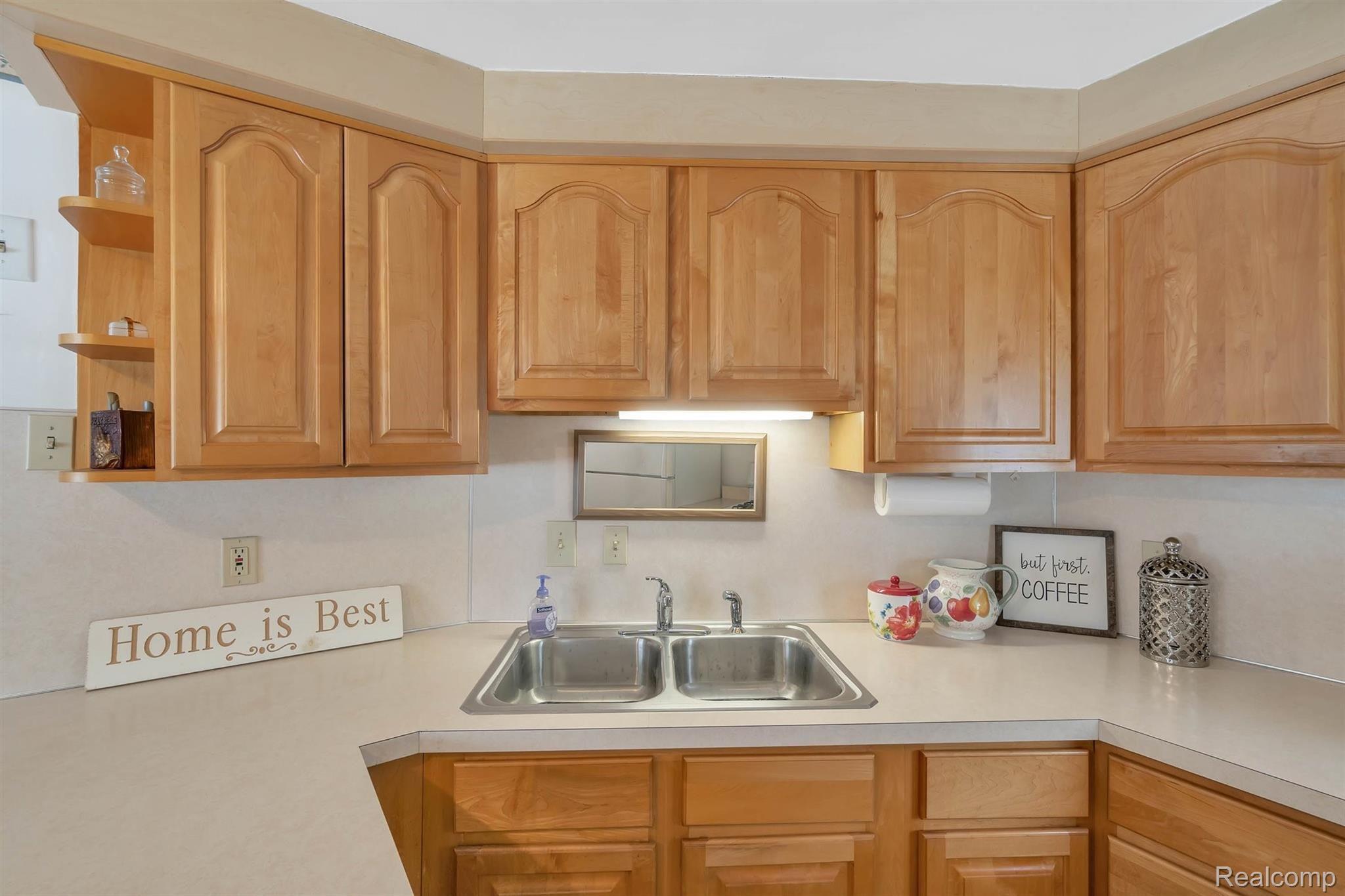 5284 West Carpenter Road Flint, MI 48504 - Photo 13 of 31 14-5284 W Carpenter Rd-WindowStill-Real-Estate-Photography-13.jpg