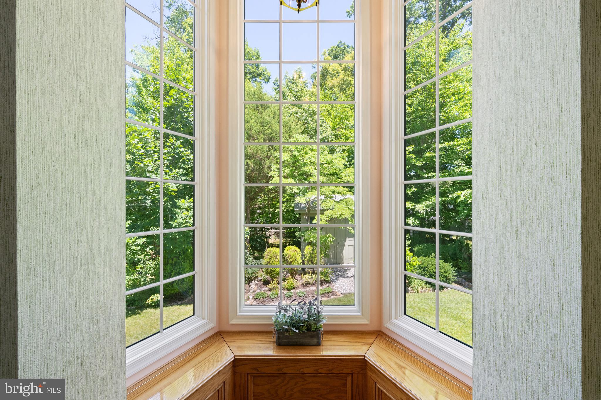 6703 Red Jacket Road Springfield, VA 22152 - Photo 11 of 31 Custom 2 story Cathedral