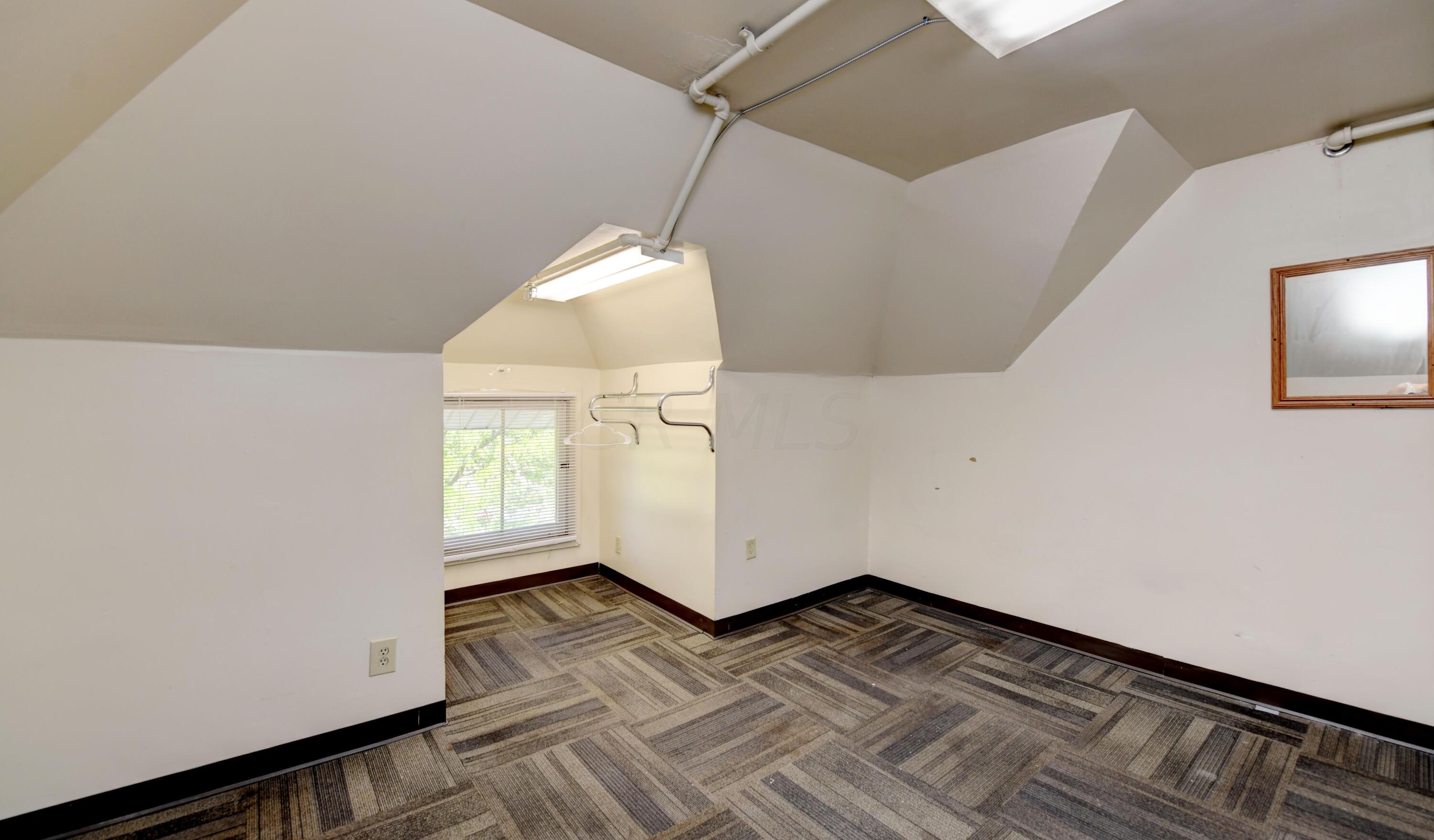 868 Bryden Road Columbus, OH 43205 - Photo 43 of 47 Third Floor Living Space (8)