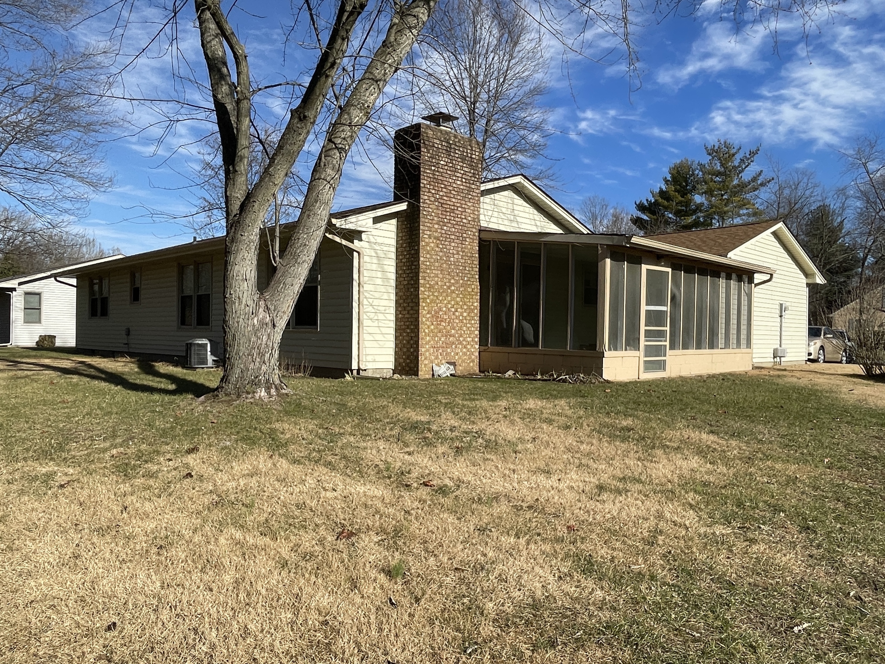 545 Riverside Circle Columbus, IN 47203 - Photo 12 of 14 Gallery Image 12