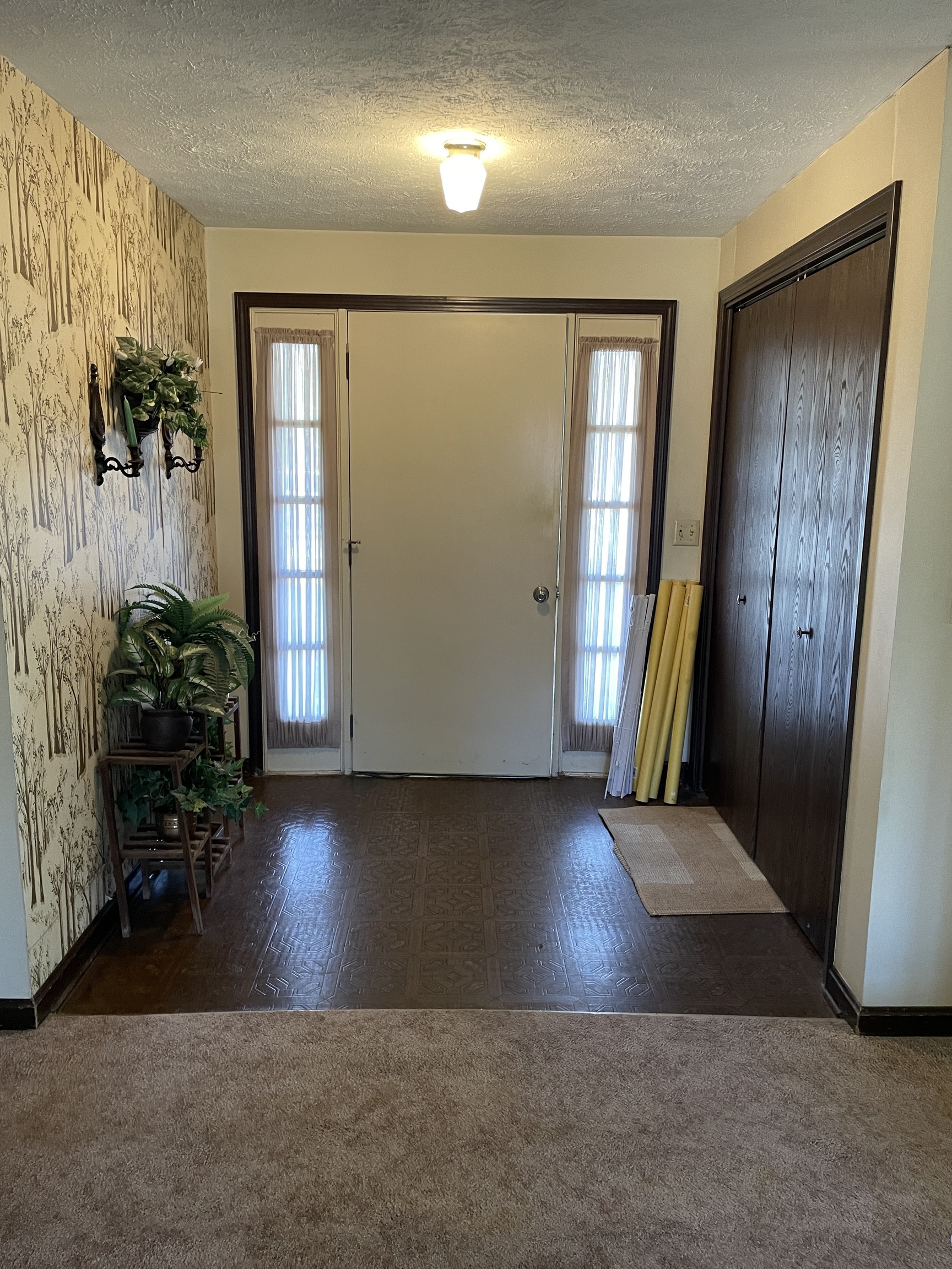 545 Riverside Circle Columbus, IN 47203 - Photo 2 of 14 Gallery Image 2