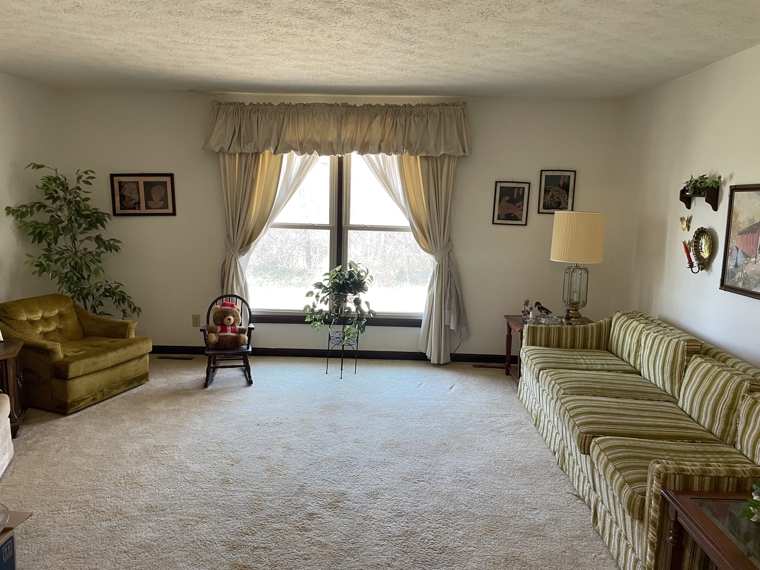 545 Riverside Circle Columbus, IN 47203 - Photo 3 of 14 Gallery Image 3