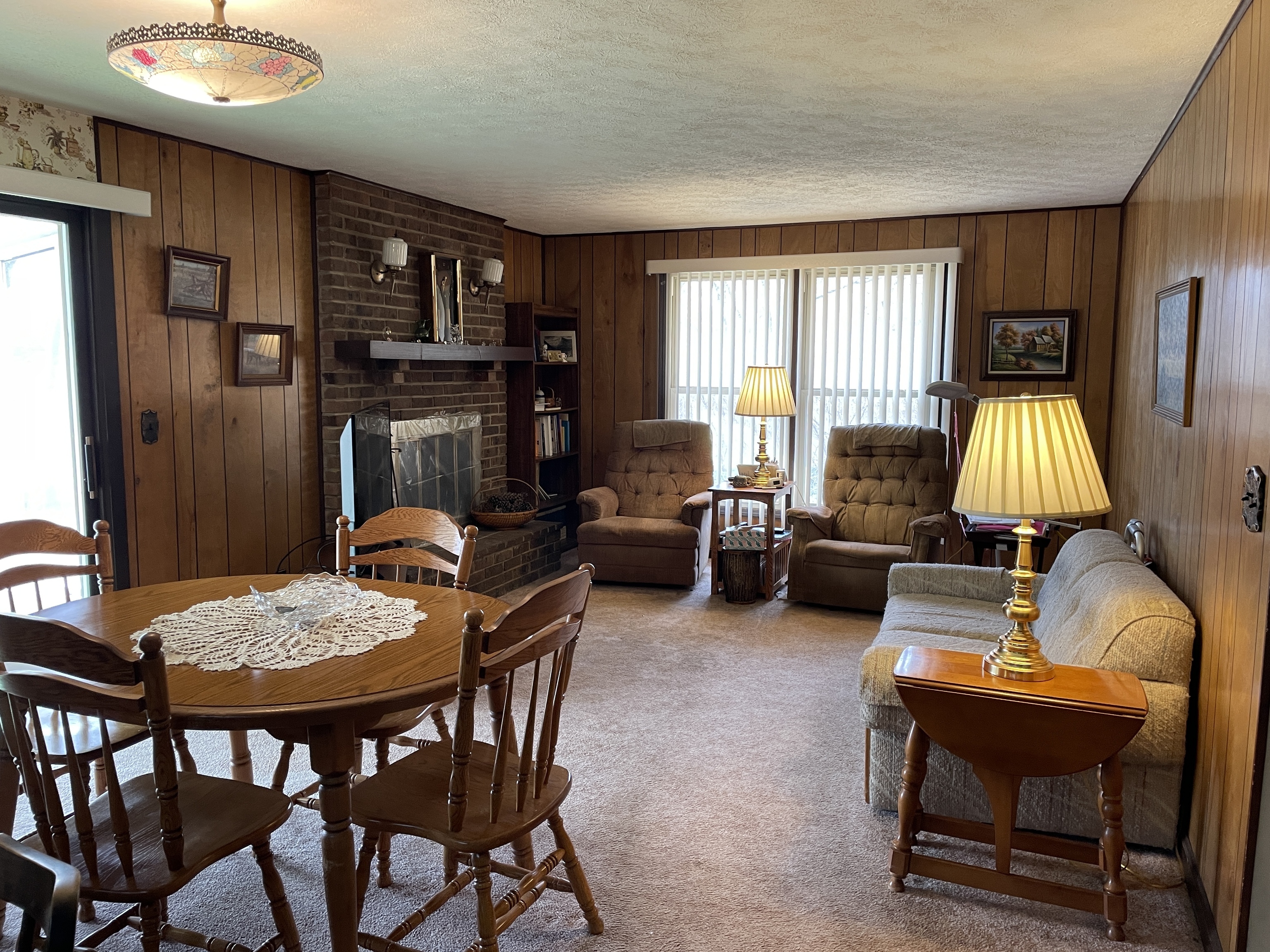 545 Riverside Circle Columbus, IN 47203 - Photo 4 of 14 Gallery Image 4