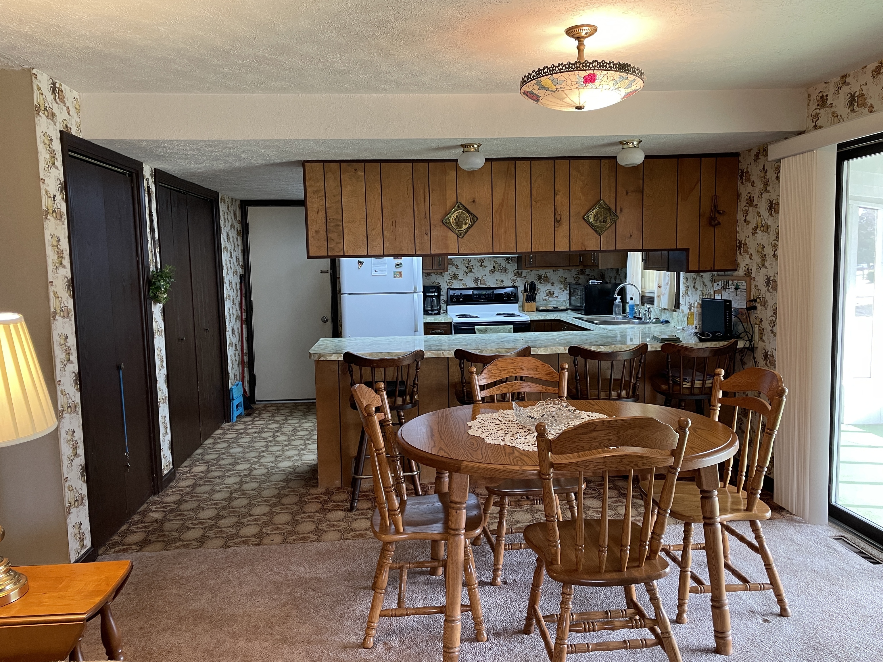 545 Riverside Circle Columbus, IN 47203 - Photo 6 of 14 Gallery Image 6