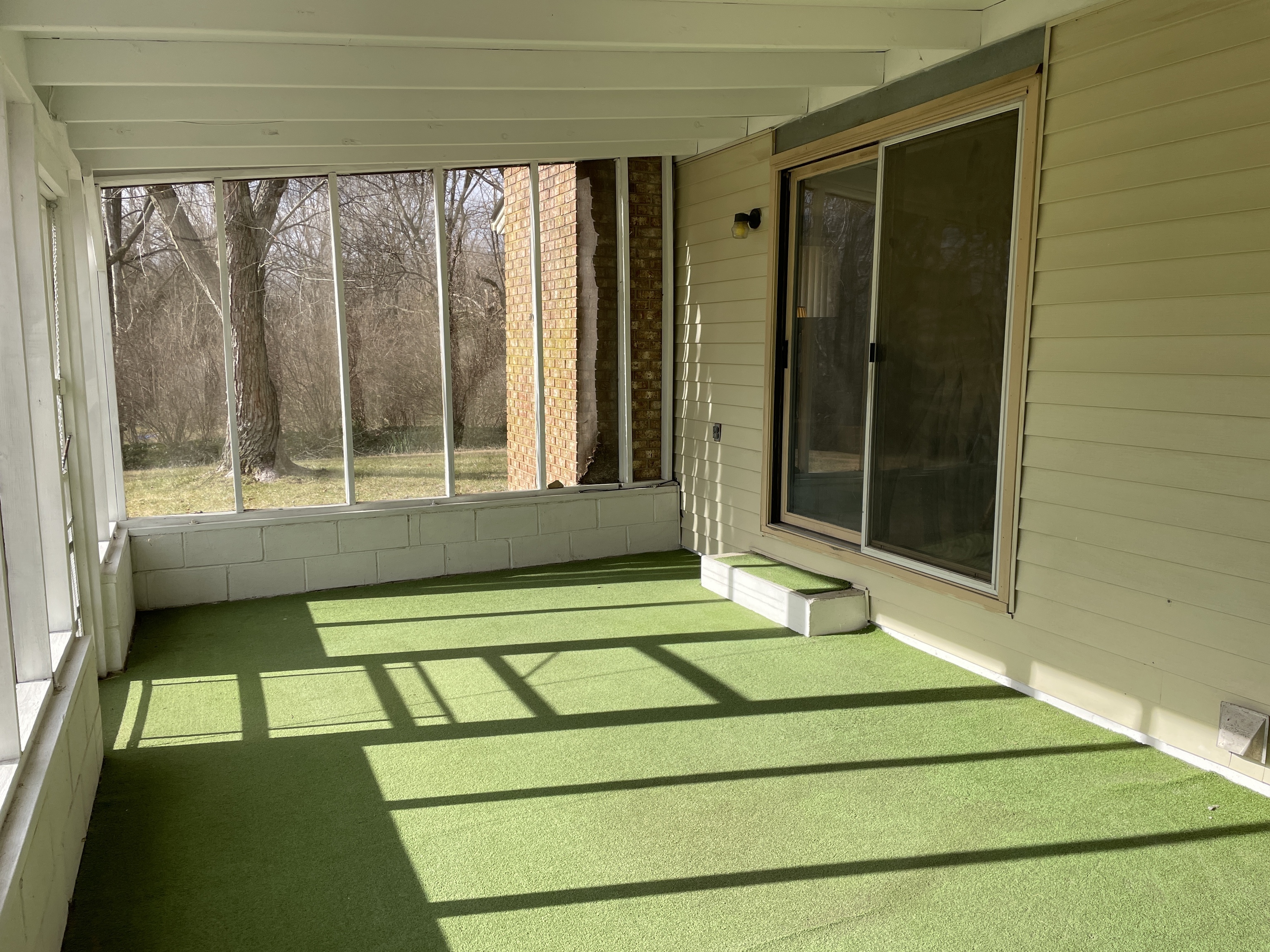 545 Riverside Circle Columbus, IN 47203 - Photo 10 of 14 Gallery Image 10