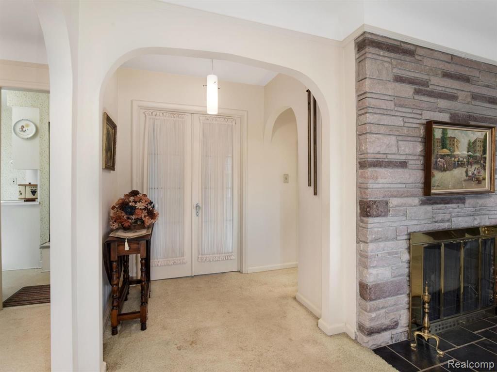 51 Vernier Road Grosse Pointe Shores, MI 48236 - Photo 9 of 28