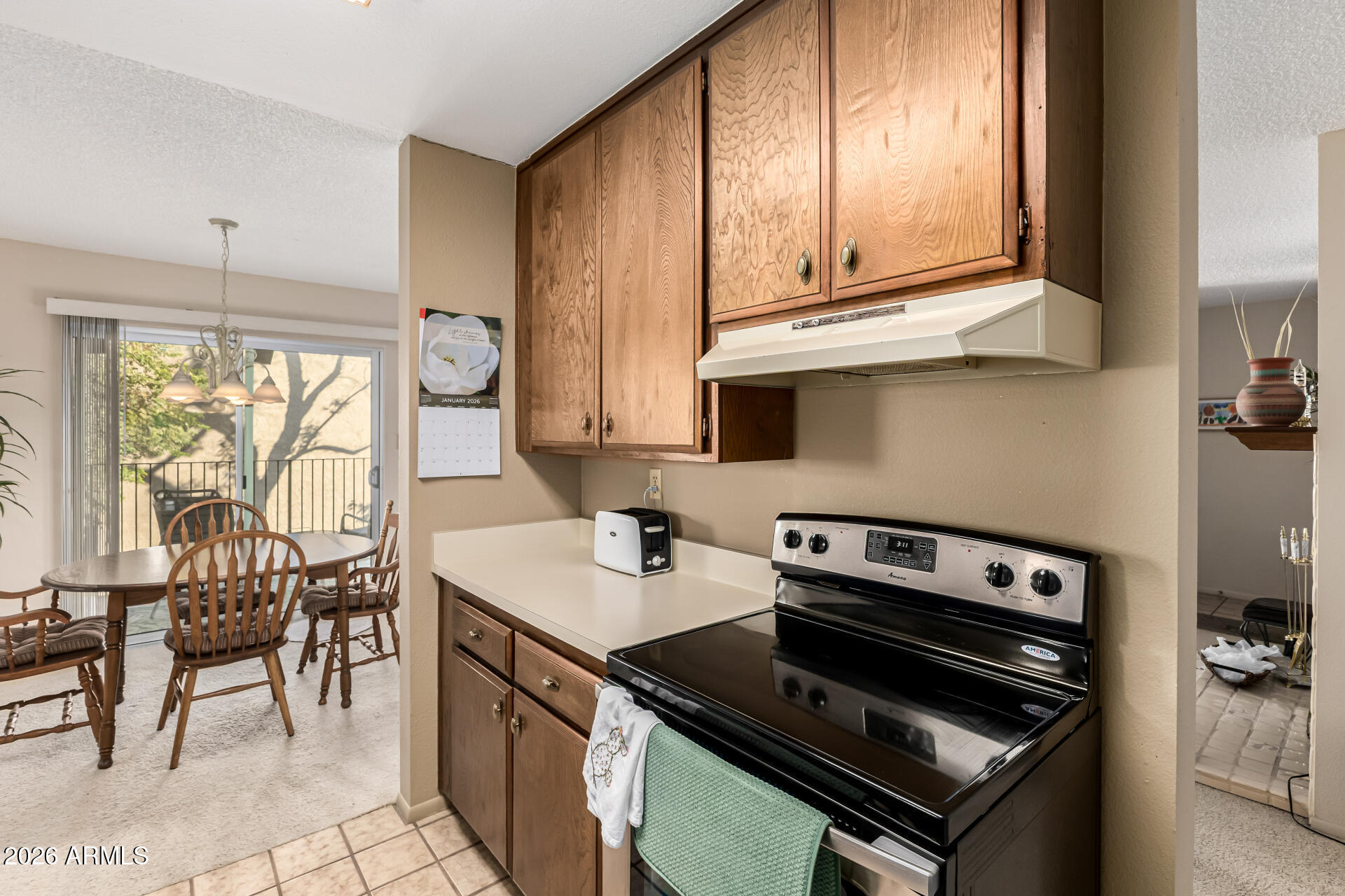 5525 East Thomas Road, Unit O8 Phoenix, AZ 85018 - Photo 11 of 32 a kitchen with a stove a sink and cabinets