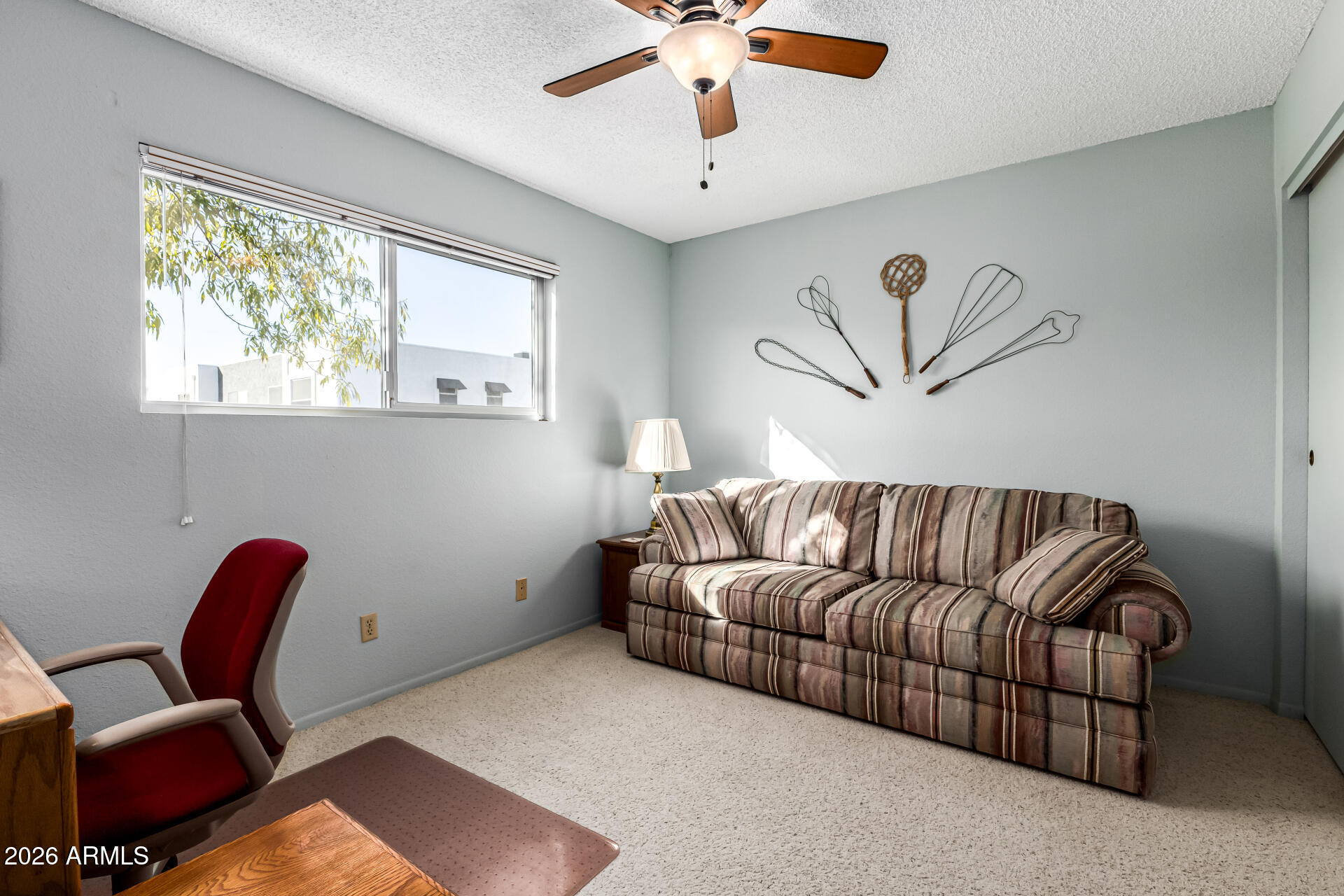 5525 East Thomas Road, Unit O8 Phoenix, AZ 85018 - Photo 18 of 32 a living room with furniture