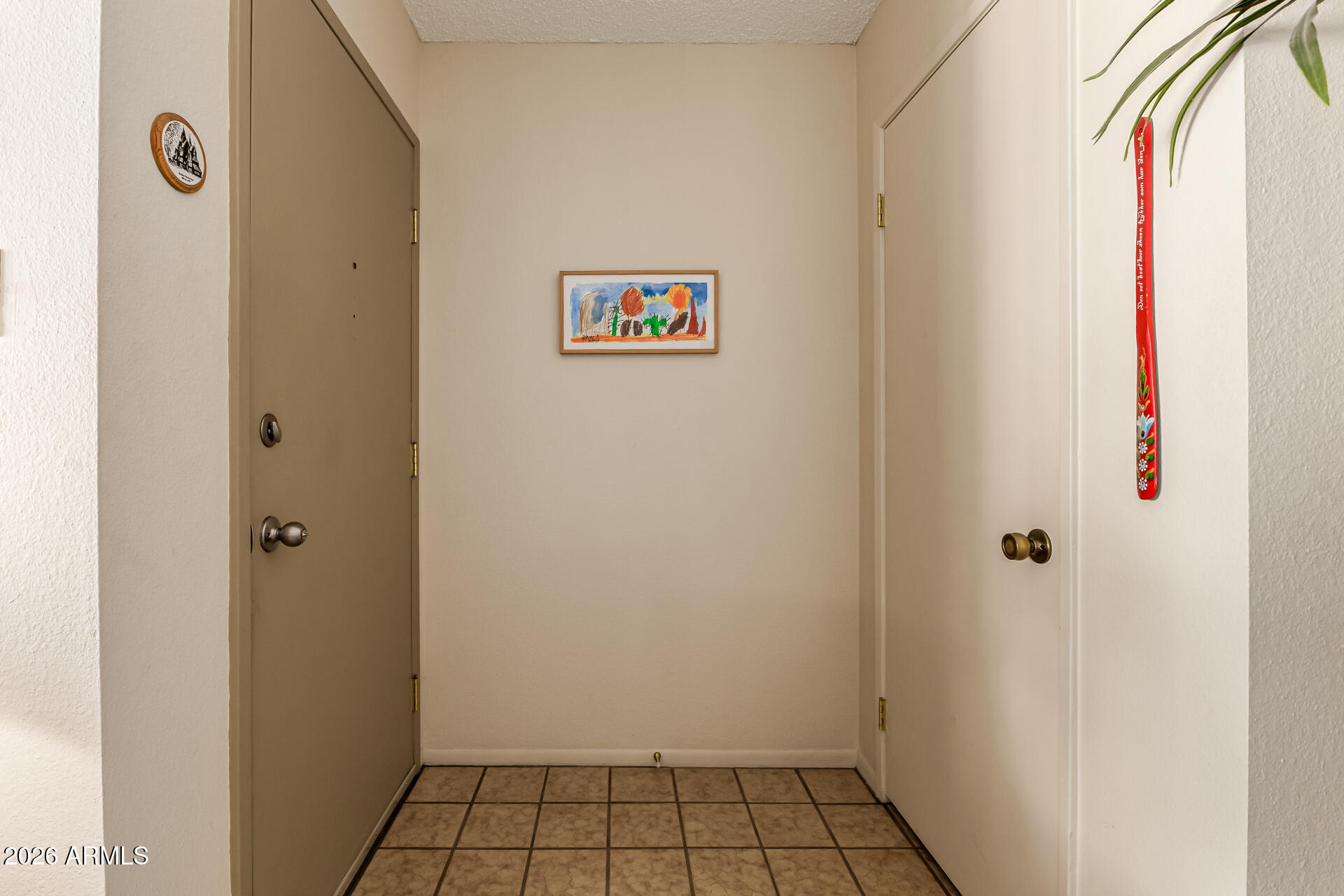 5525 East Thomas Road, Unit O8 Phoenix, AZ 85018 - Photo 4 of 32 a view of an empty room