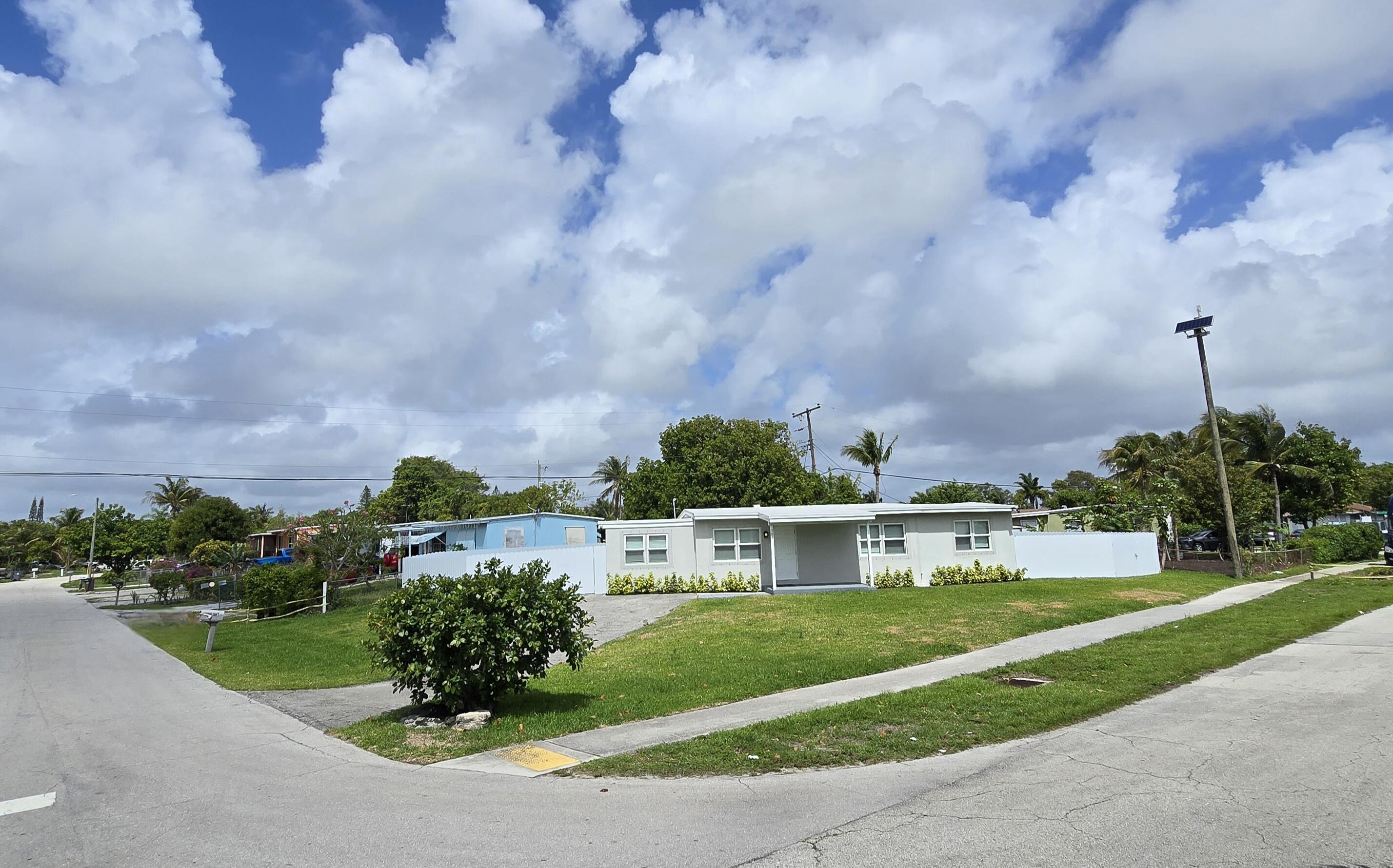 591 Seagrape Road Lantana, FL 33462 - Photo 1 of 18 Pic 1