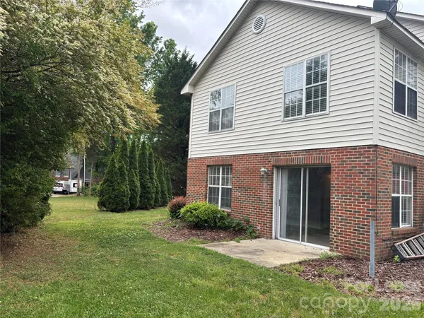$1,700 | 1000 Mt Holly-Huntersville Road, Unit B, Charlotte, NC 28214