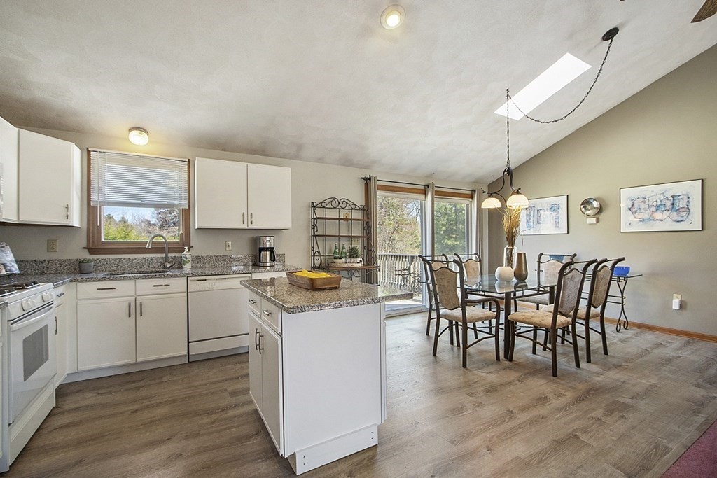 366 Salem Road Billerica, MA 01821 - Photo 8 of 42
