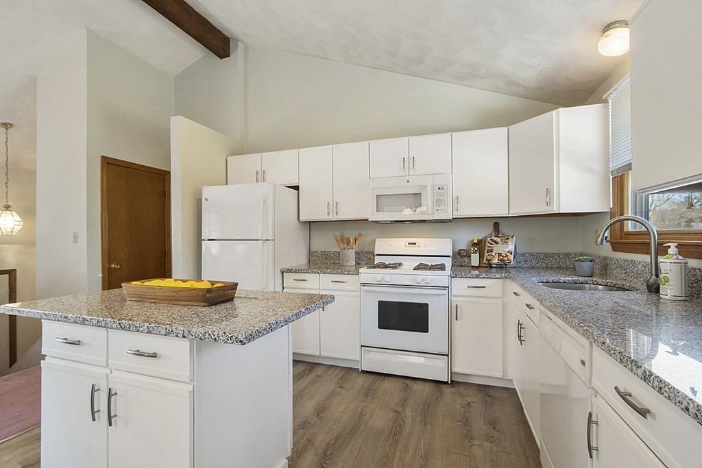 366 Salem Road Billerica, MA 01821 - Photo 10 of 42