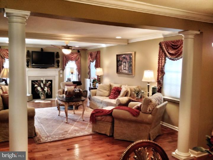 132 Silver Lake Drive Clementon, NJ 08021 - Photo 11 of 25 Living Room