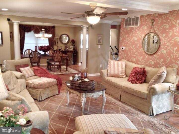 132 Silver Lake Drive Clementon, NJ 08021 - Photo 5 of 25 Living Room
