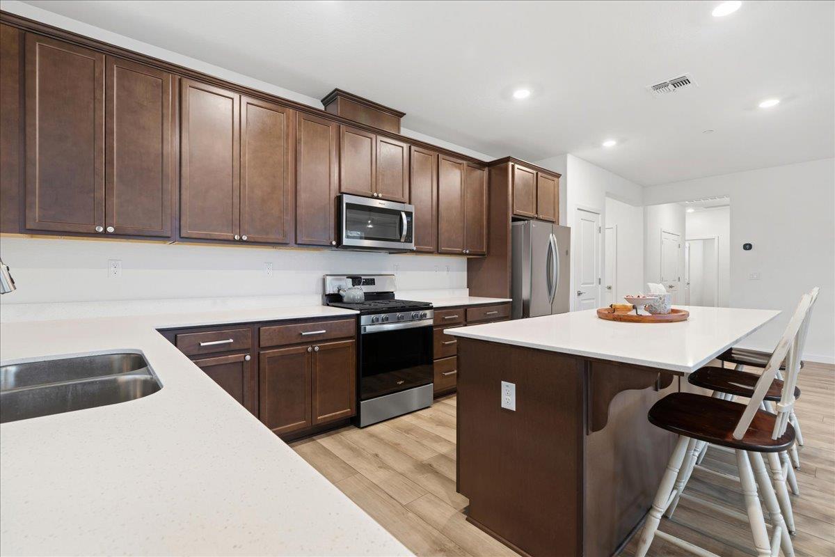 948 Brooke Stream Lincoln, CA 95648 - Photo 11 of 27