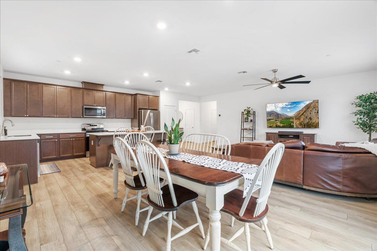 948 Brooke Stream Lincoln, CA 95648 - Photo 9 of 27