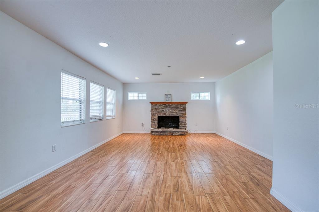 17321 Simmons Road Lutz, FL 33548 - Photo 3 of 40