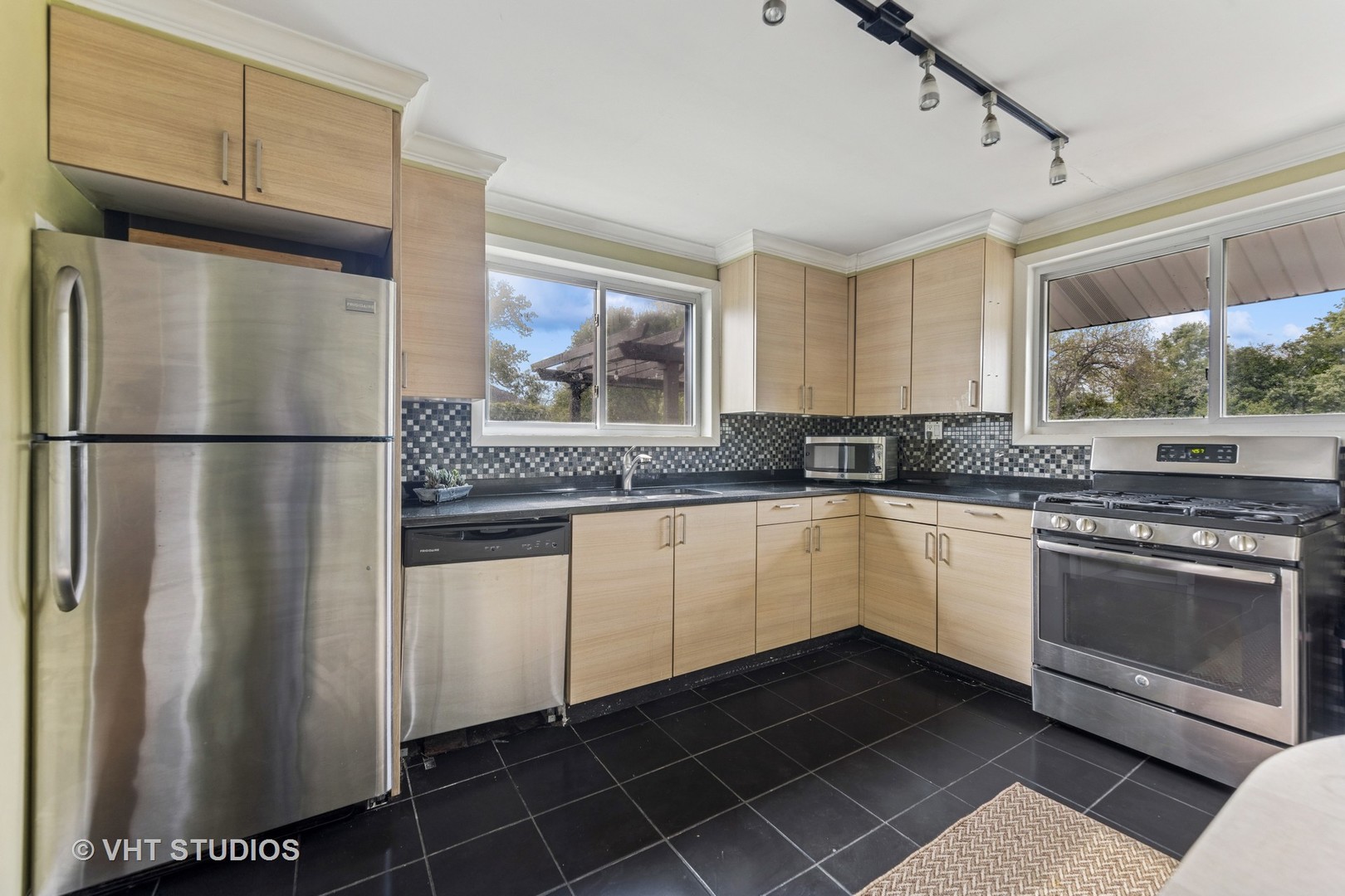 21W534 Bemis Road Glen Ellyn, IL 60137 - Photo 2 of 22 Gallery Image 2
