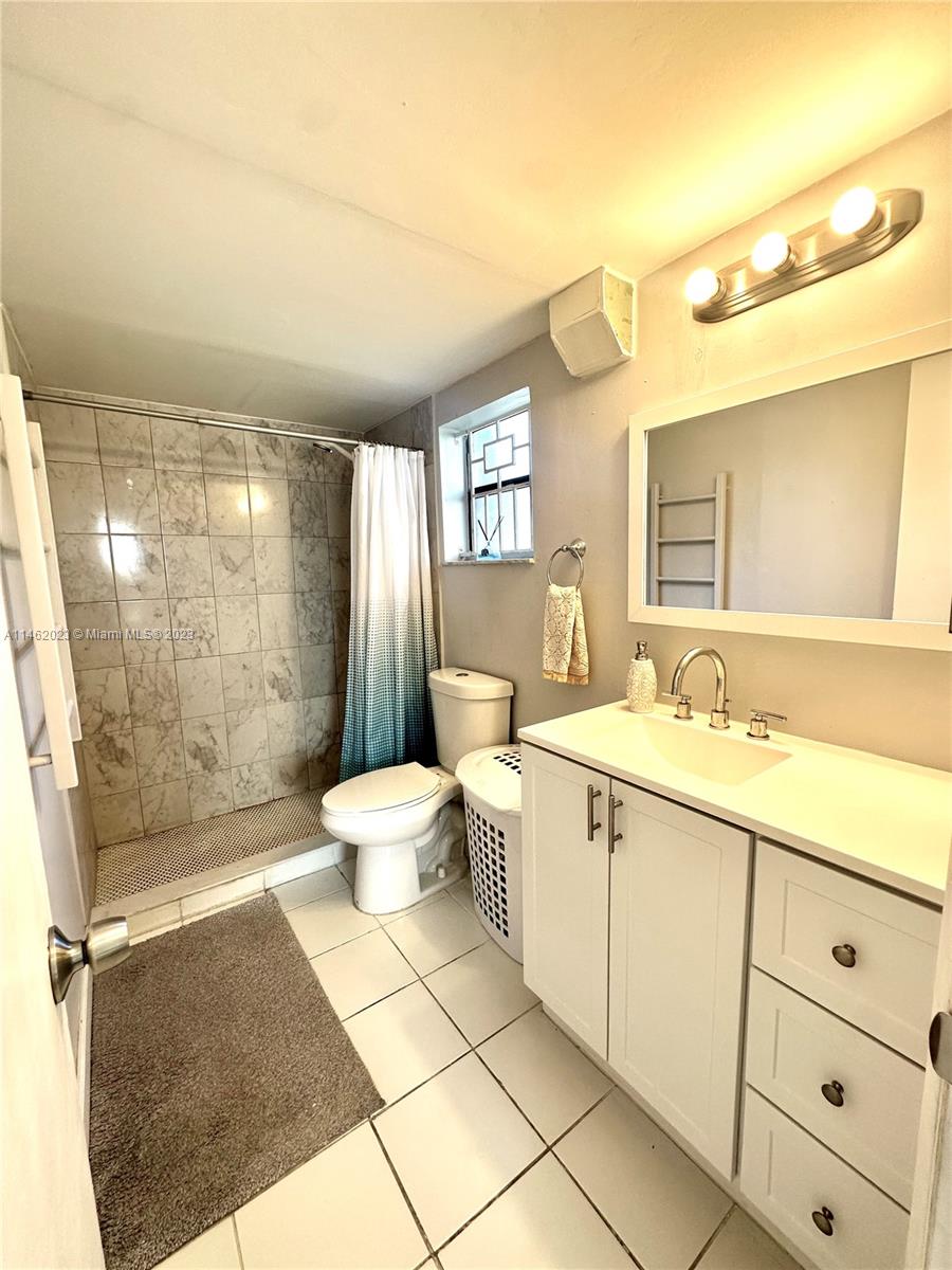 2580 West 67th Place, Unit 1011 Hialeah, FL 33016 - Photo 14 of 23 a bathroom with a sink a toilet and shower