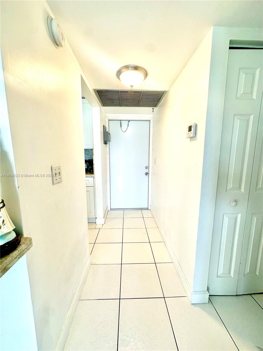 2580 West 67th Place, Unit 1011 Hialeah, FL 33016 - Photo 19 of 23 a view of a entryway