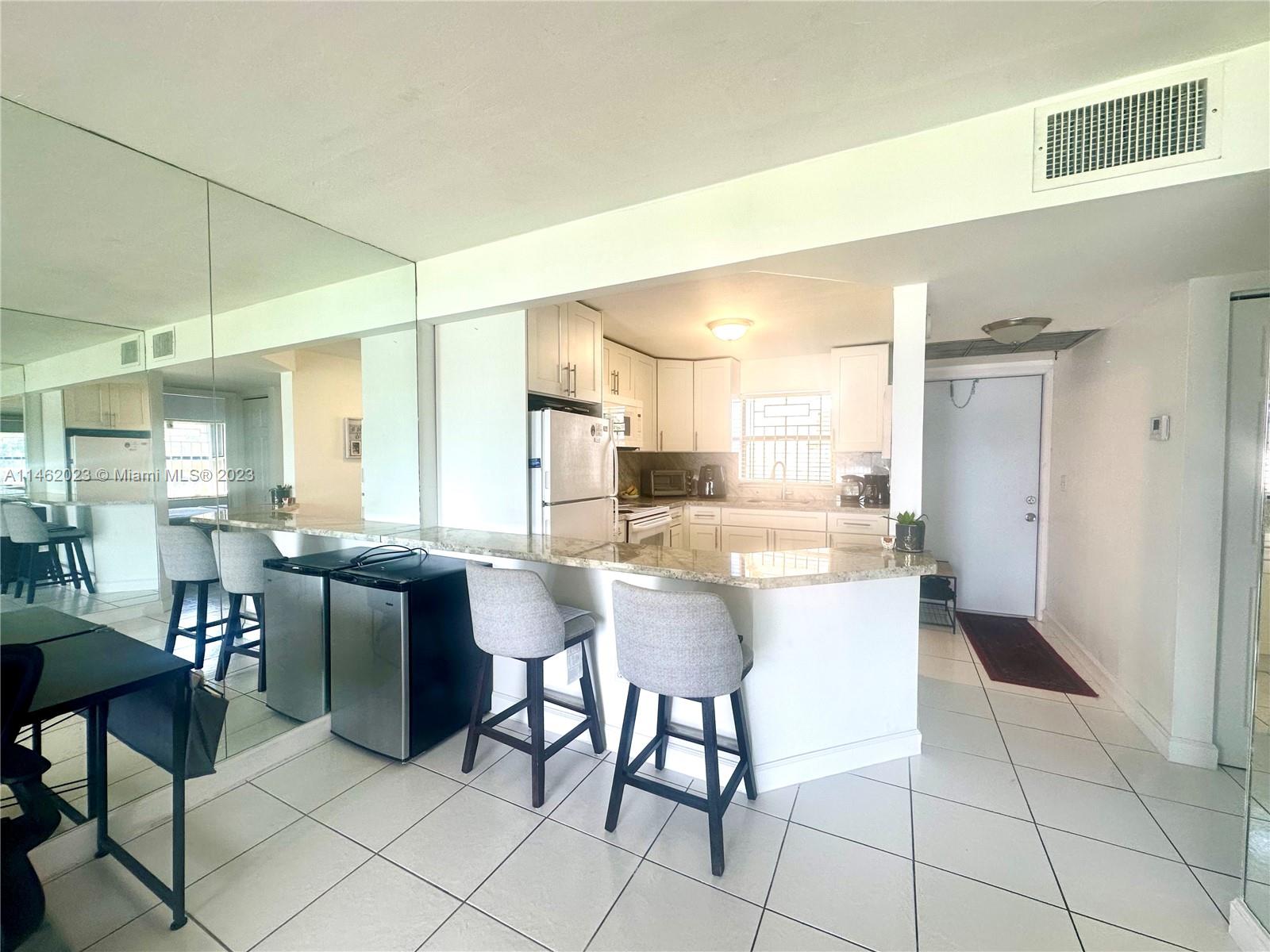 2580 West 67th Place, Unit 1011 Hialeah, FL 33016 - Photo 7 of 23 a dining hall with a dining table and chairs