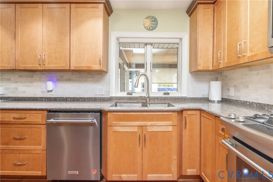 1303 Elon Road Henrico, VA 23229 - Photo 9 of 62 Soft-close solid wood cabinetry, new dishwasher