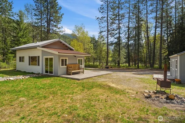 a view of a house with backyard and sitting area