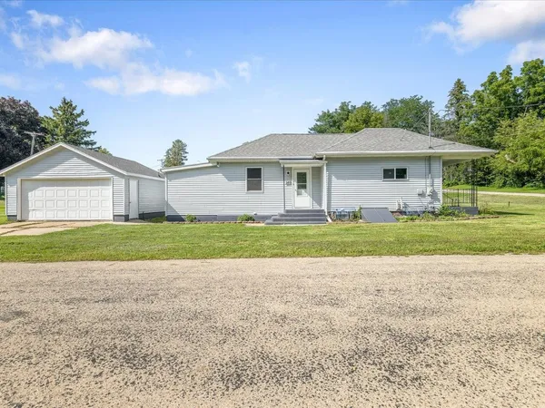 $140,000 | 140 East Walnut Street, Cedarville, IL 61032