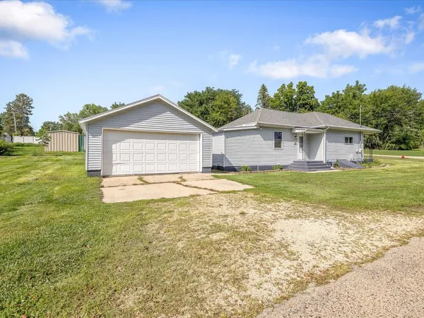$140,000 | 140 East Walnut Street, Cedarville, IL 61032
