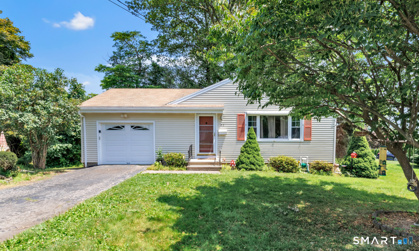 82 Crown Street Trumbull, CT 06611 - Photo 3 of 21