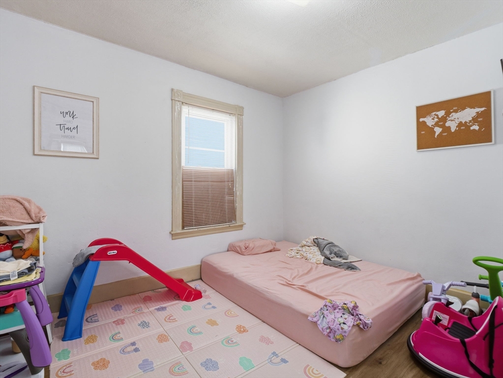 89 Gage Street Worcester, MA 01605 - Photo 5 of 41