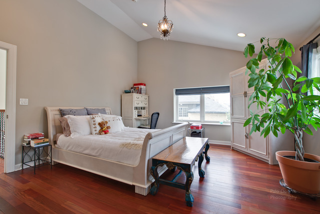 690 Lyster Road Highwood, IL 60040 - Photo 17 of 25 a bedroom with furniture and a potted plant