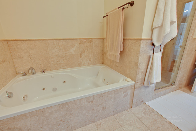 690 Lyster Road Highwood, IL 60040 - Photo 20 of 25 a bath tub sitting next to a white sink and vanity
