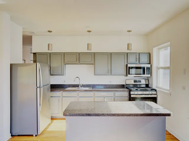 $215,000 | 757 South Independence Boulevard, Unit 3S, Chicago, IL 60624