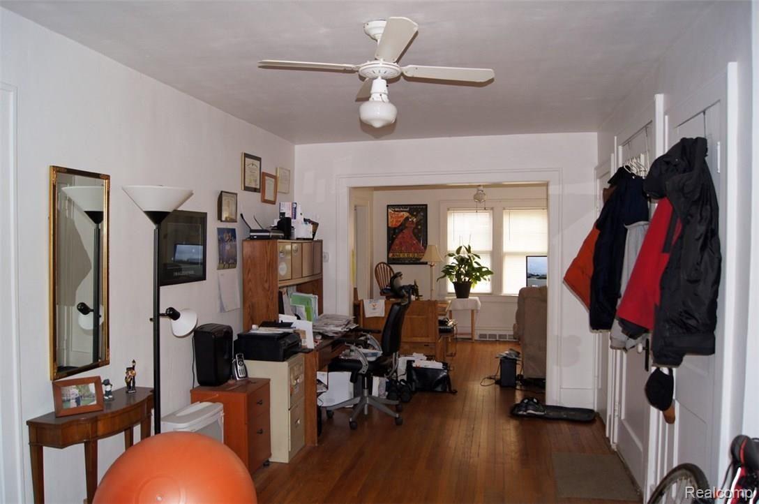 425 West 3rd Street Rochester, MI 48307 - Photo 13 of 26 Downstairs Entry room.jpg