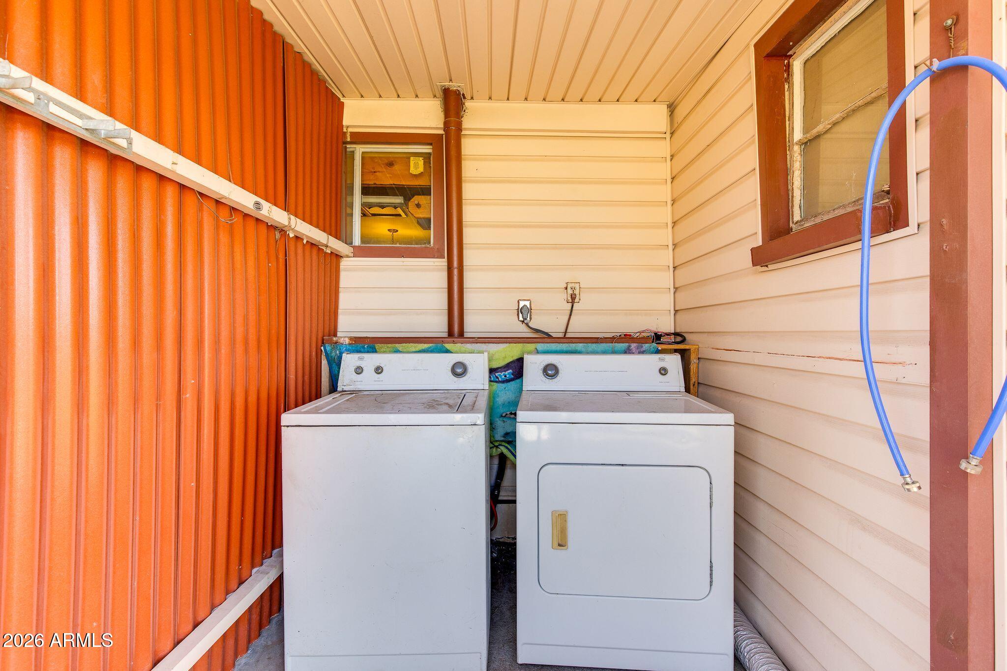 316 West Roeser Road Phoenix, AZ 85041 - Photo 15 of 35 a utility room with dryer and washer