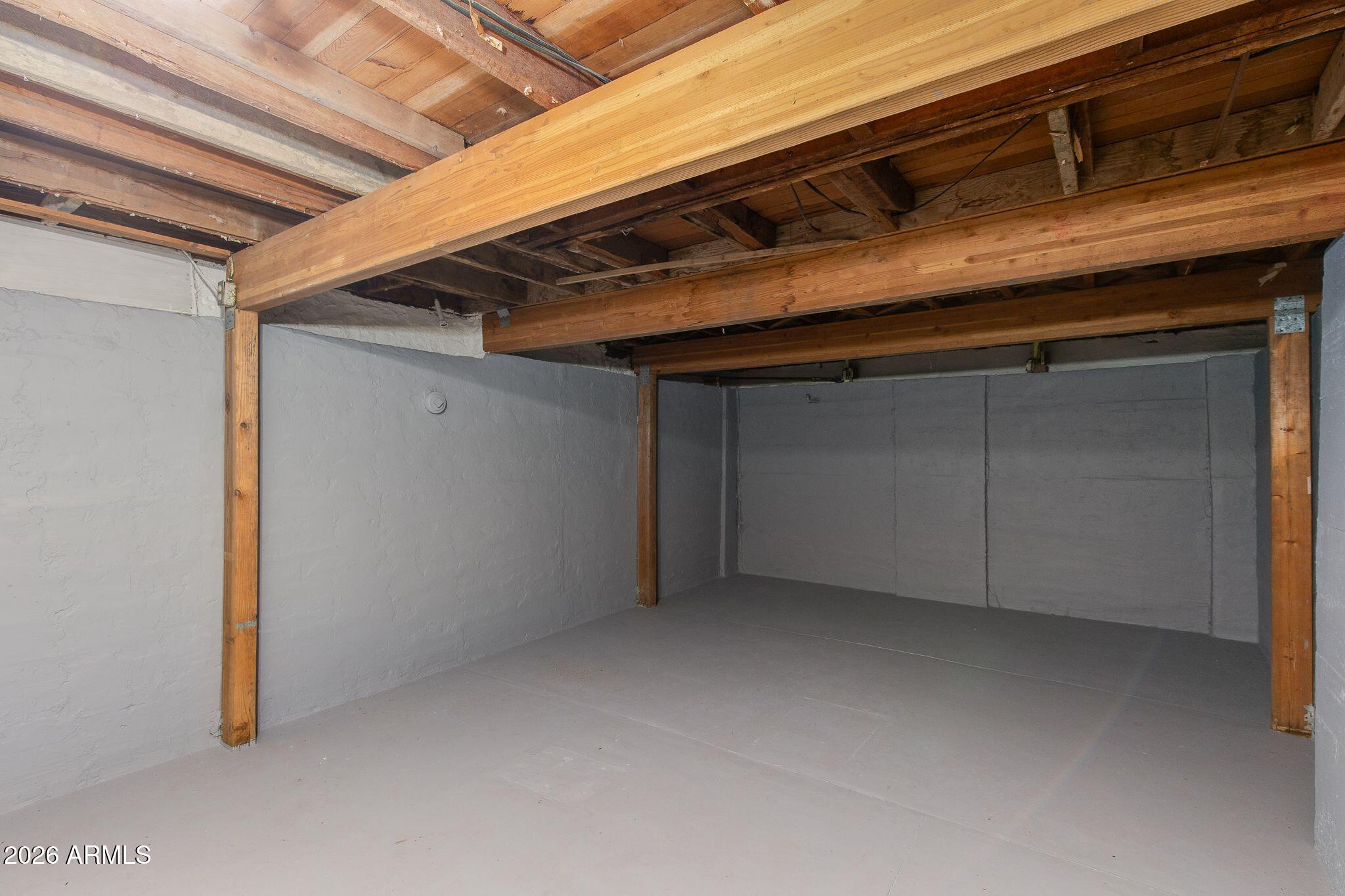 316 West Roeser Road Phoenix, AZ 85041 - Photo 21 of 35 a view of a room with an empty space