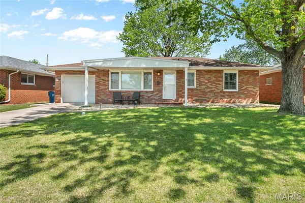 $195,000 | 917 Willow Street, Wood River, IL 62095