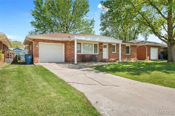 $195,000 | 917 Willow Street, Wood River, IL 62095